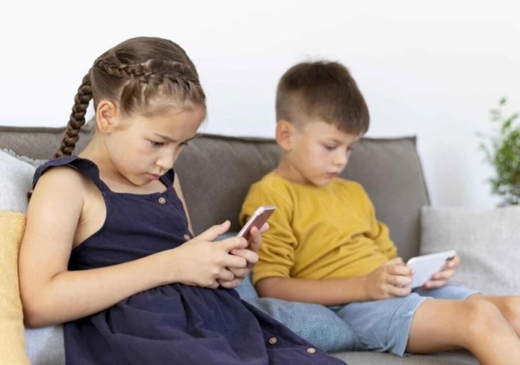 Pediatras alertam para perigos de desafios online entre jovens e crianças