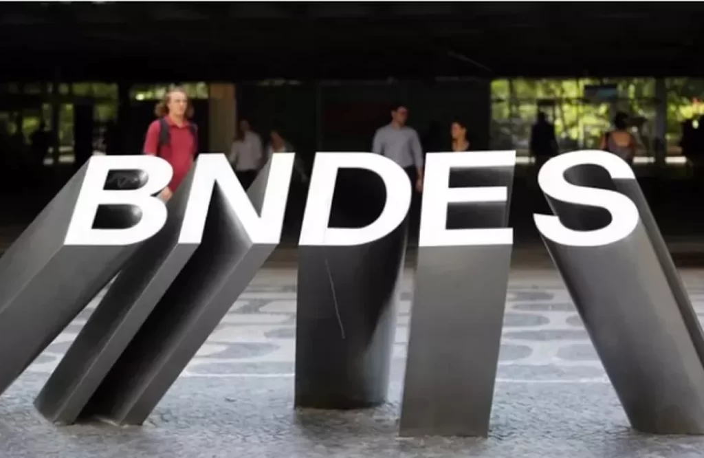 BNDES investe R$ 3,4 bi em SP e garante apoio a todos os estados