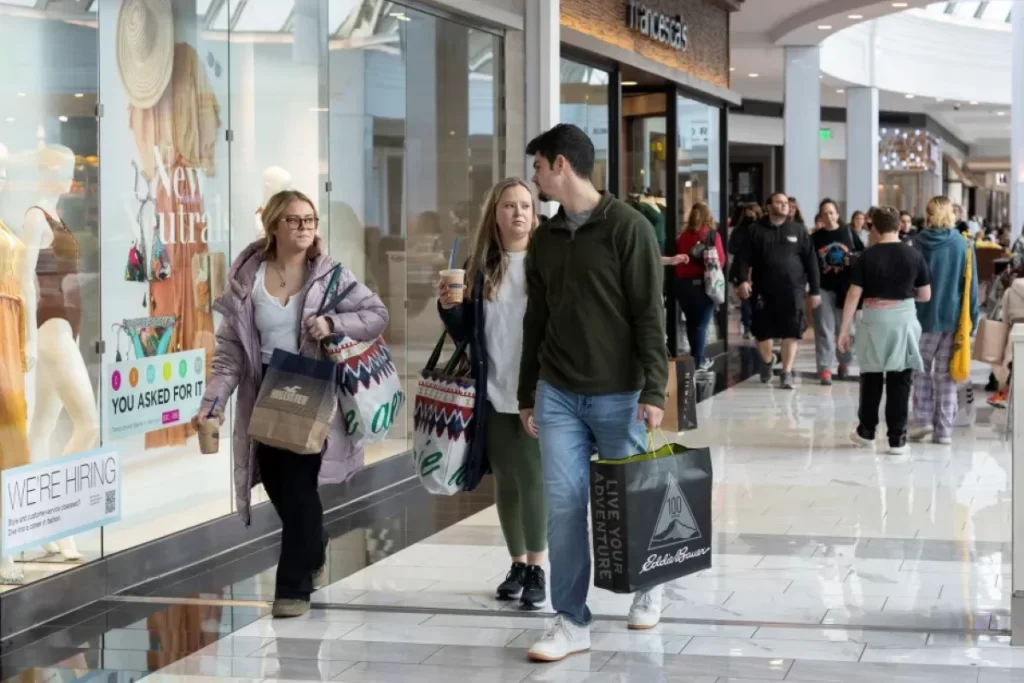 Dia das Mães aquece o varejo 75% dos consumidores vão comprar em shoppings